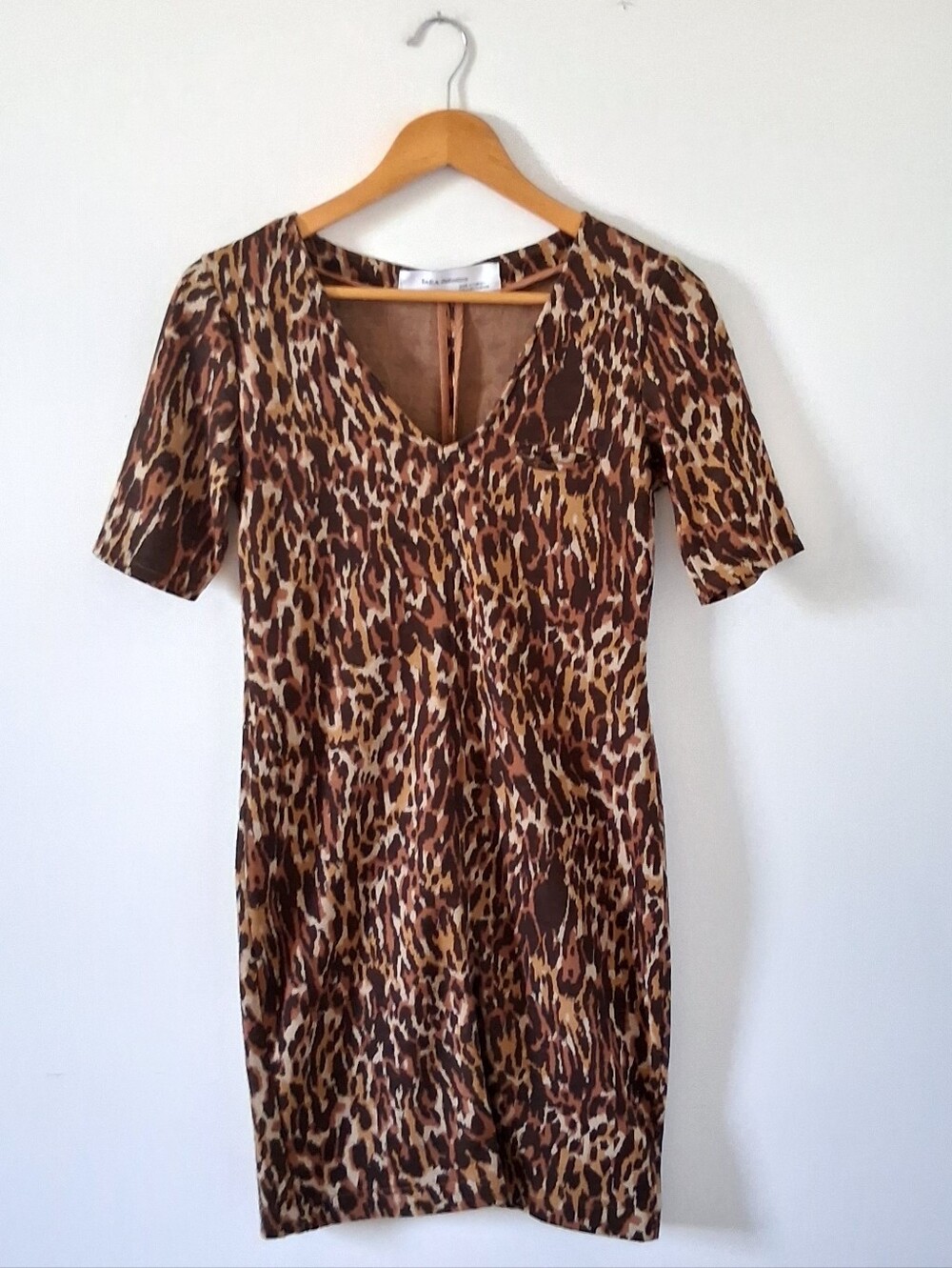 Zara Leopard Print V-Neck Sheath Dress Size Med Brown/Tan Knit Short Sleeve